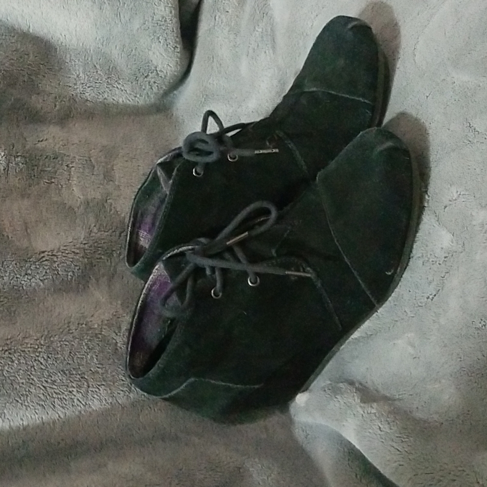 Black BOBs wedge bootie super confortable